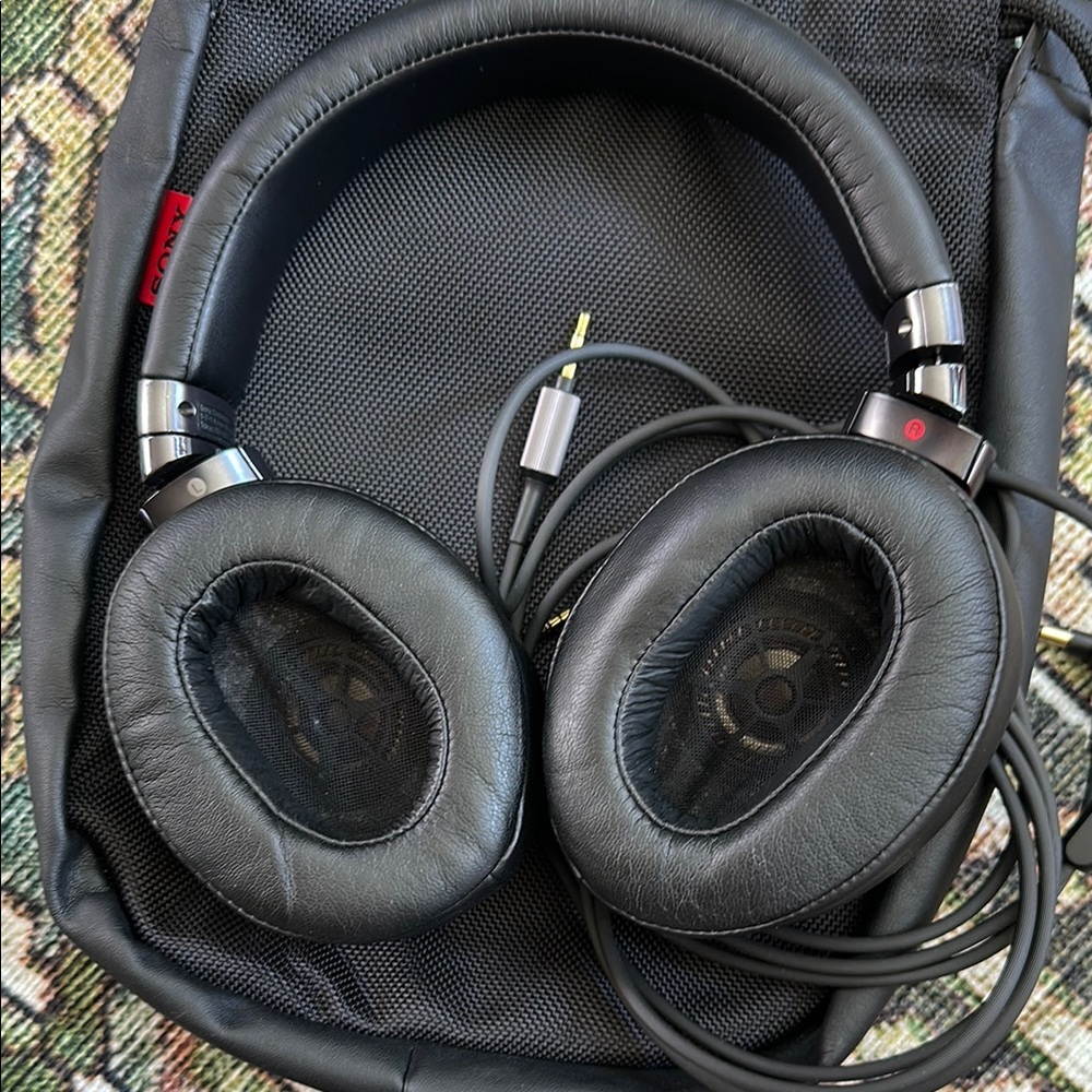 Sony MDR-1A over-ear headphones - Picture 6 of 6